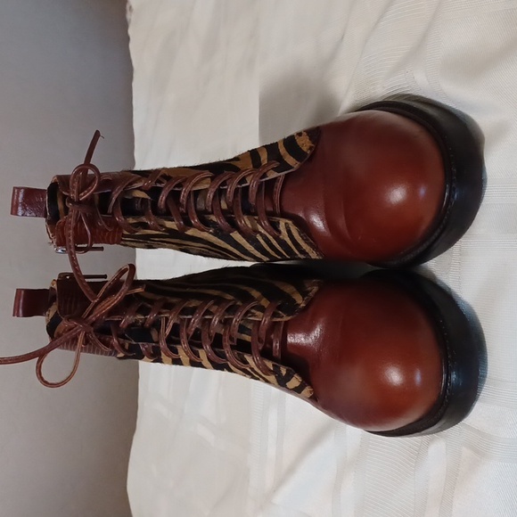 Jeffrey Campbell, Sz. 5.5, NWOB, Brown lace-up boots with faux animal print - Picture 4 of 5